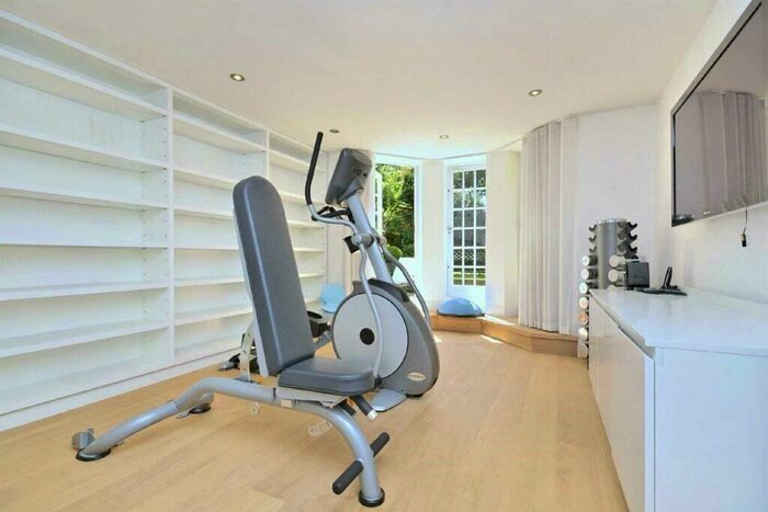 5 Bedroom Apartment To Rent In Greenaway Gardens, Hampstead, NW3