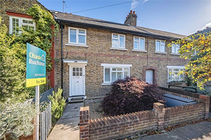 3 Bedroom Detached House For Sale In Darell Road, Surrey, TW9