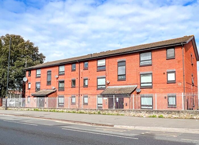 2 Bedroom Apartment For Sale In Two Mile Hill Road, Bristol, BS15