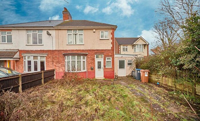 3 Bedroom Semi Detached House For Sale In Northfield Road, Hinckley, LE10