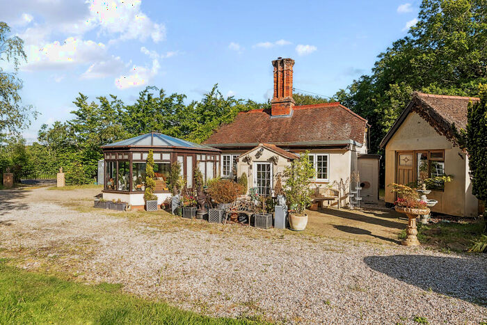 3 Bedroom Chalet For Sale In Hedingham Road, Gosfield, Halstead, CO9