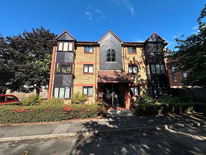 1 Bedroom Flat To Rent In Waterside Close, Barking, IG11