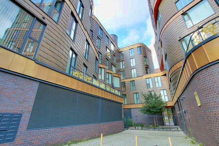 2 Bedroom Flat To Rent In Station Road, Sidcup, Kent, DA15