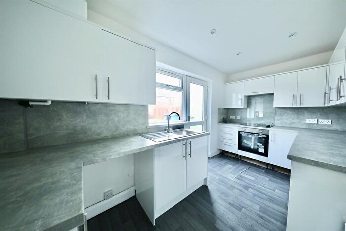 2 Bedroom End Of Terrace House To Rent In Mayland Avenue, Hull, HU5