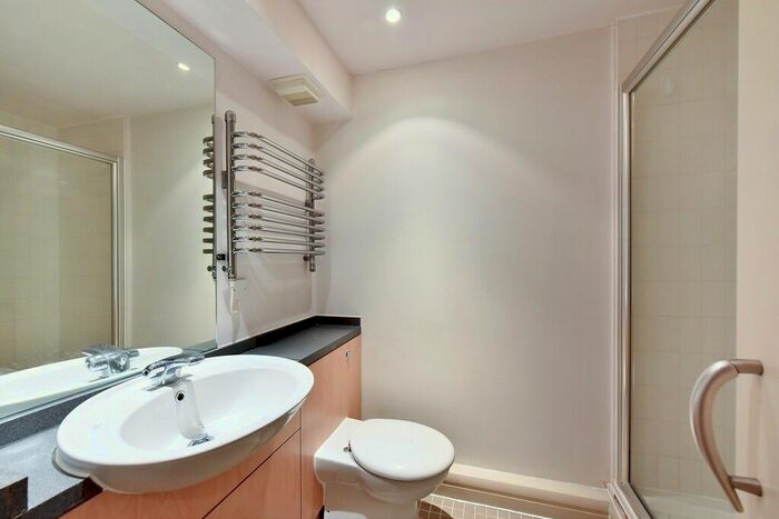 1 Bedroom Flat To Rent In Earls Court Square, Earls Court, SW5