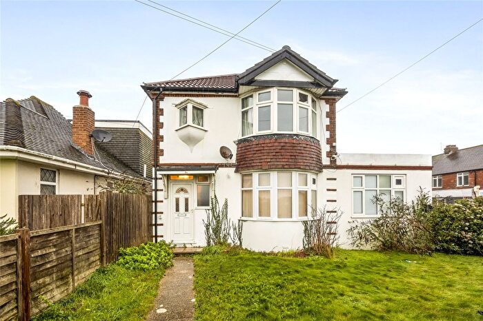 2 Bedroom Flat For Sale In Grand Avenue, Lancing, West Sussex, BN15