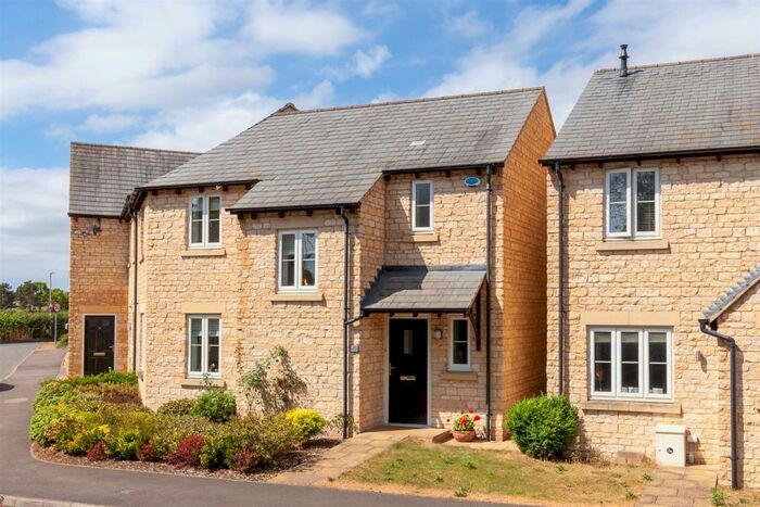 3 Bedroom House For Sale In Randolph Avenue, Woodstock, OX20