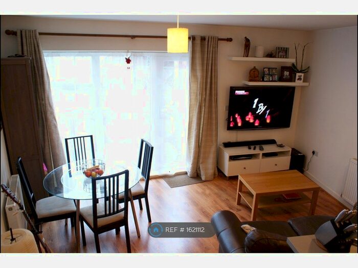 2 Bedroom Flat To Rent In Peebles Court, Croydon, CR0