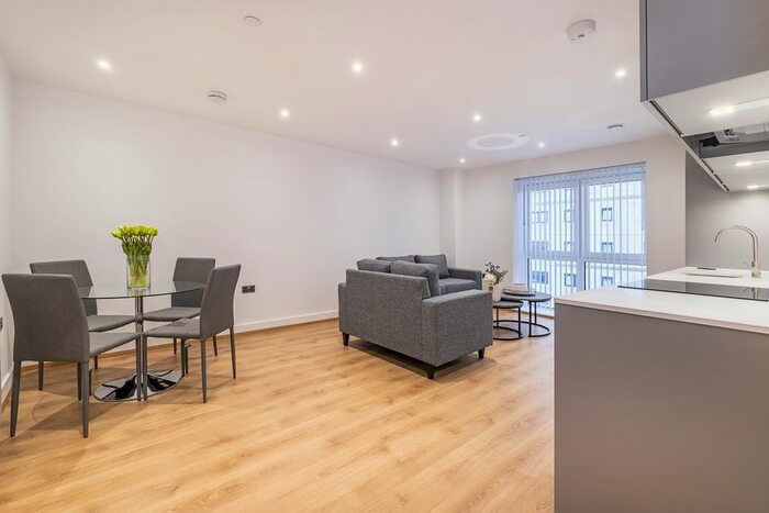 2 Bedroom Flat To Rent In Mast Quay, London, SE18