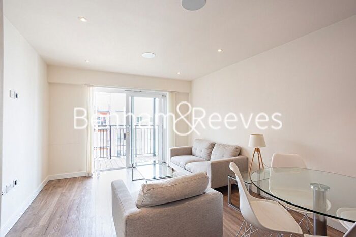 1 Bedroom Flat To Rent In Beaufort Square, Colindale, NW9