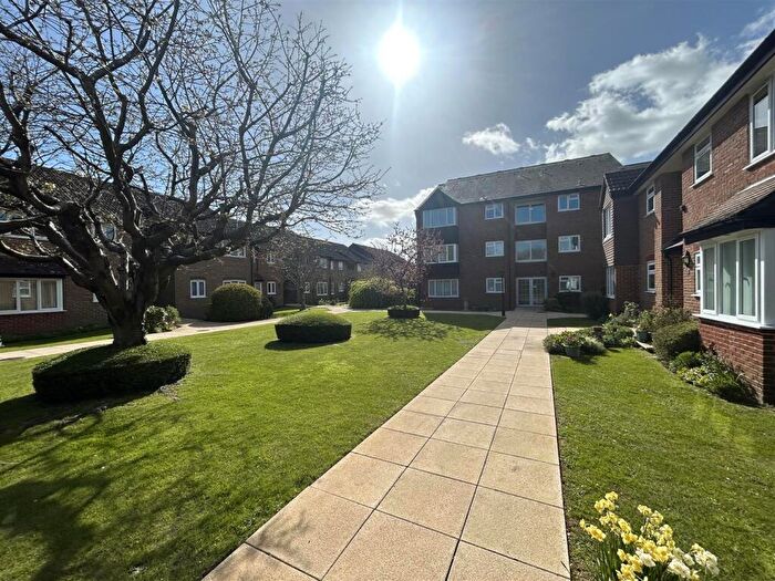 1 Bedroom Apartment For Sale In Meadow Court, Bridport, Dorset, DT6