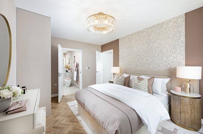 4 Bedroom Property For Sale In Acton Gardens, Acton, W3