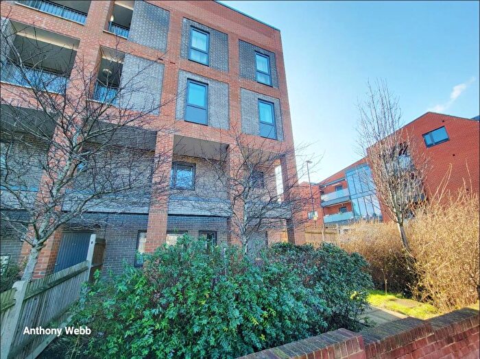 3 Bedroom Maisonette To Rent In Telford Road, London, N11