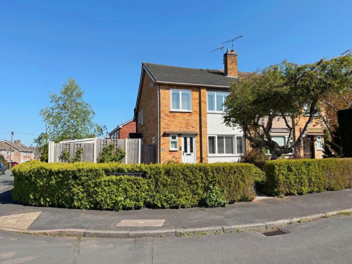 4 Bedroom Semi-Detached House For Sale In Grange Avenue, Kenilworth, CV8