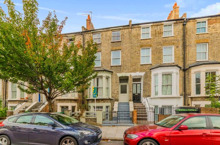 2 Bedroom Flat To Rent In Woodstock Road, Stroud Green, London, N4