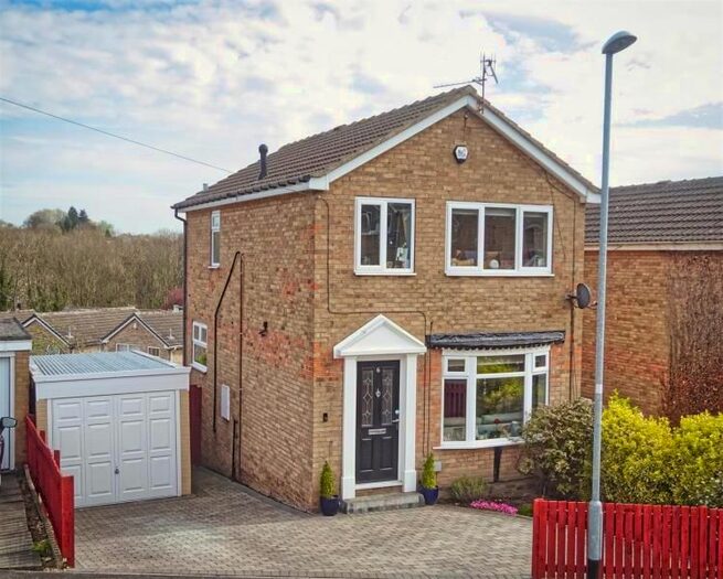 3 Bedroom Detached House To Rent In New Park Way, Farsley, Pudsey, LS28