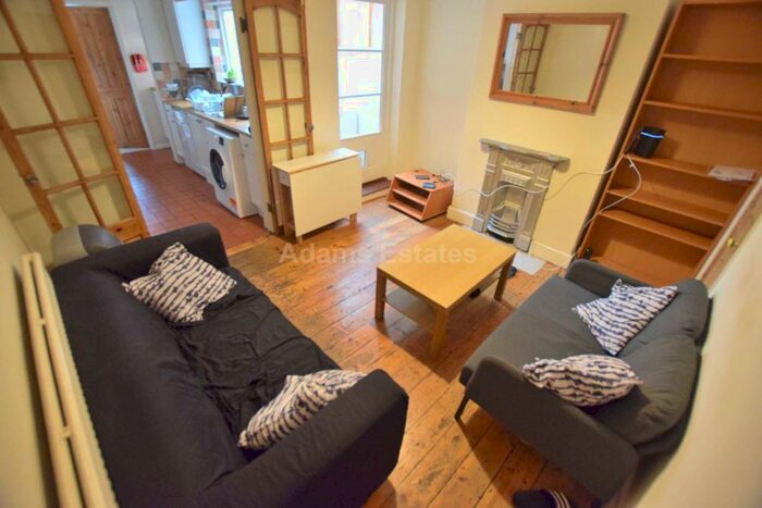 4 Bedroom Terraced House To Rent In Pitcroft Avenue, Reading, RG6