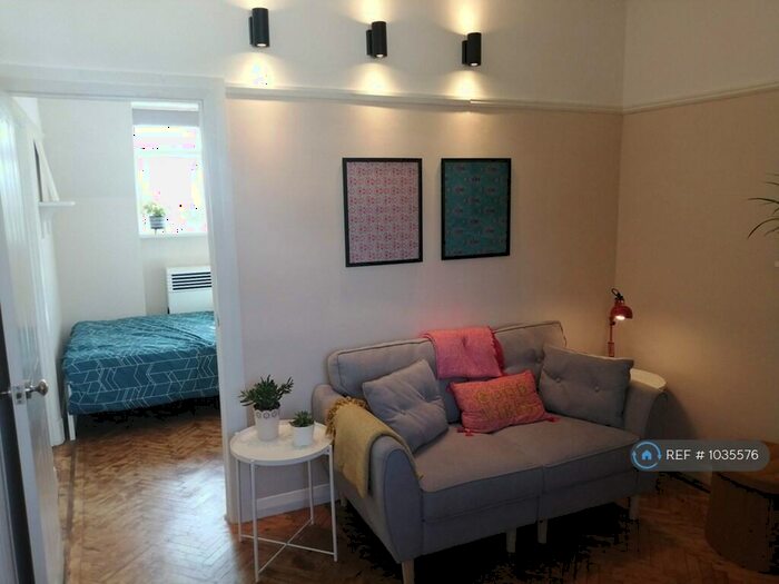 1 Bedroom Flat To Rent In Dunraven House, Cardiff, CF10