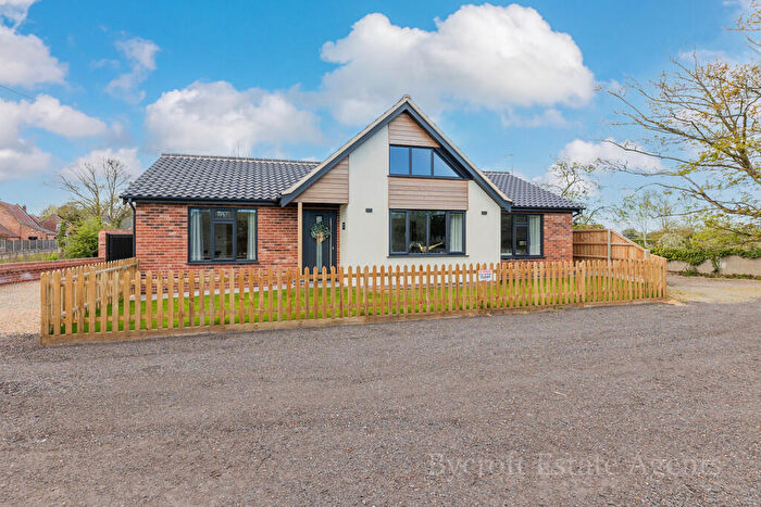 2 Bedroom Detached Bungalow For Sale In Scratby Road, Scratby, NR29