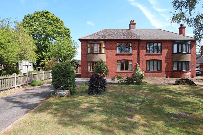 3 Bedroom Semi-Detached House For Sale In Walesby Road, Market Rasen, LN8