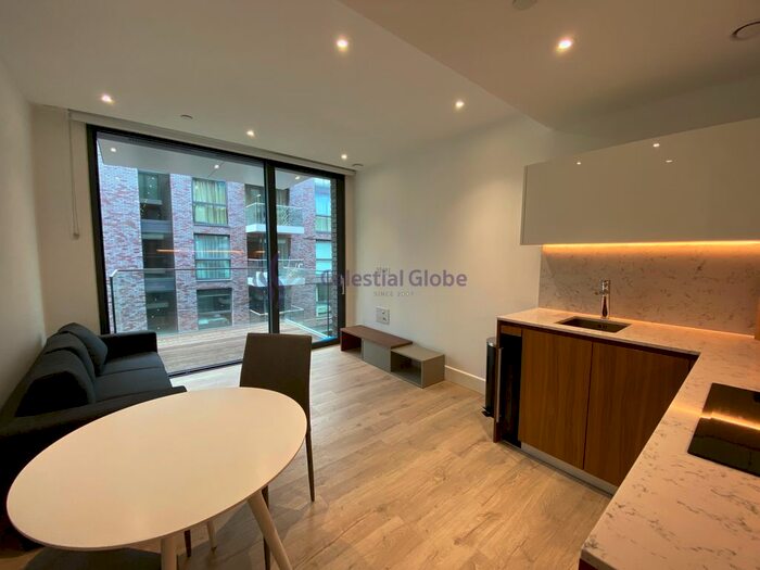 1 Bedroom Flat For Sale In Piazza Walk, London, E1