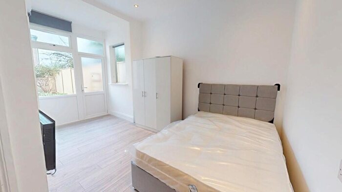 Studio To Rent In Bedsit With Ensuite In Thornton Heath, CR7