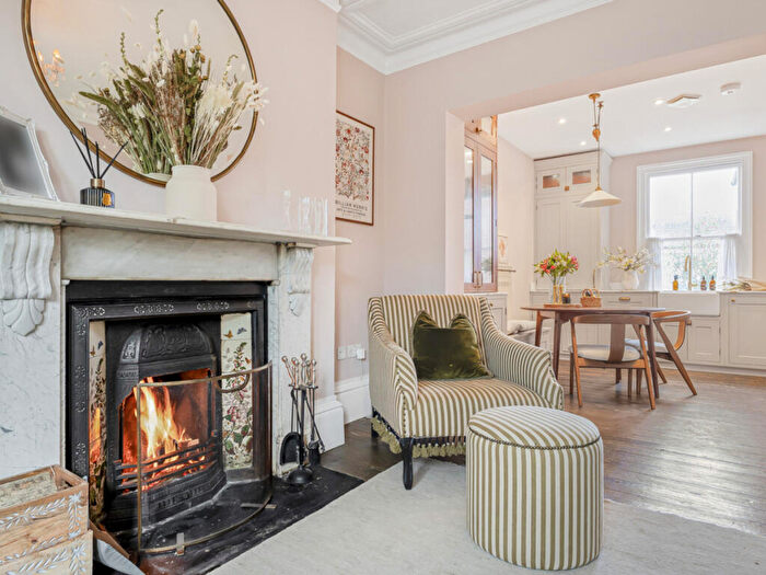 4 Bedroom Town House For Sale In Station Road West, Cantebrury, CT2