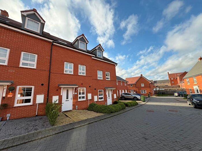 3 Bedroom Terraced House For Sale In Frideswide Street, Buckingham, MK18