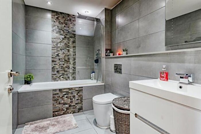 2 Bedroom Apartment For Sale In Lumley Road, Horley, RH6