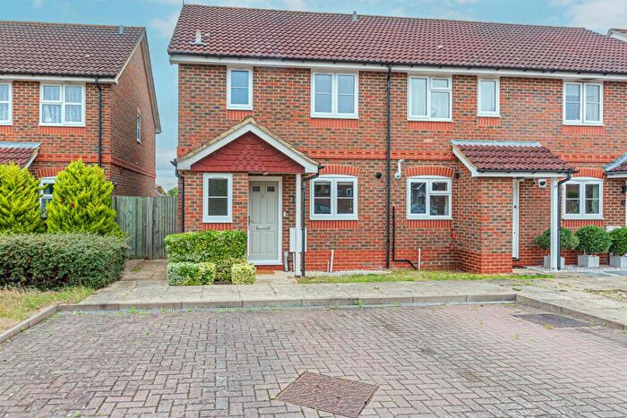 3 Bedroom Semi-Detached House To Rent In Coniston Close, Woodley, Reading, RG5