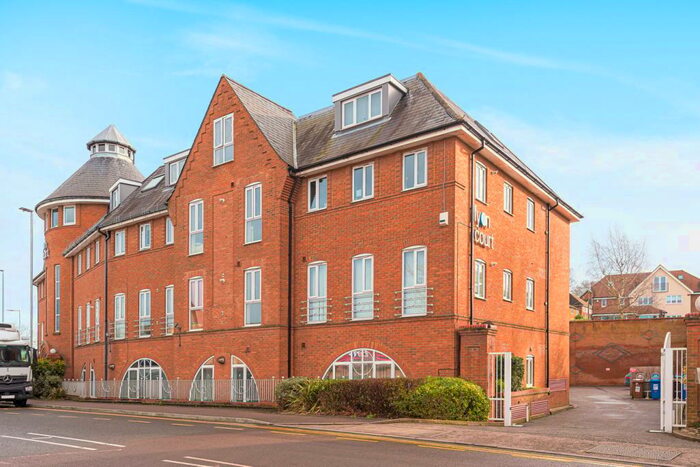 2 Bedroom Apartment To Rent In Lyon Court, Walsworth Road, Hitchin, SG4