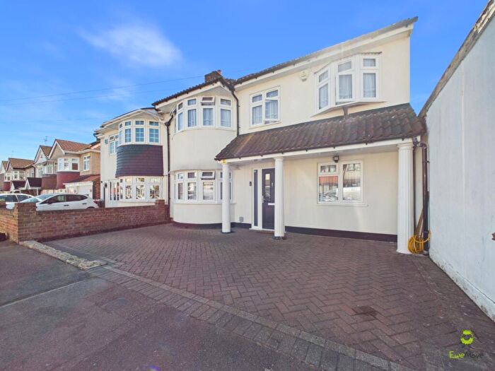 6 Bedroom Semi Detached House For Sale In Gipsy Road, Welling, Kent, DA16