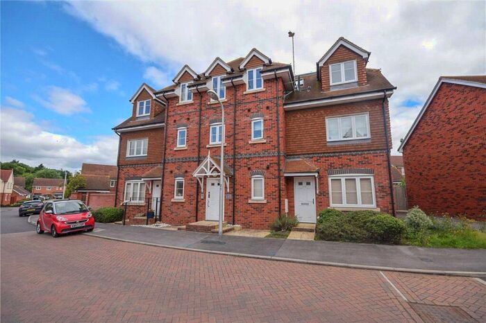2 Bedroom Apartment To Rent In Carina Drive, Wokingham, Berkshire, RG40