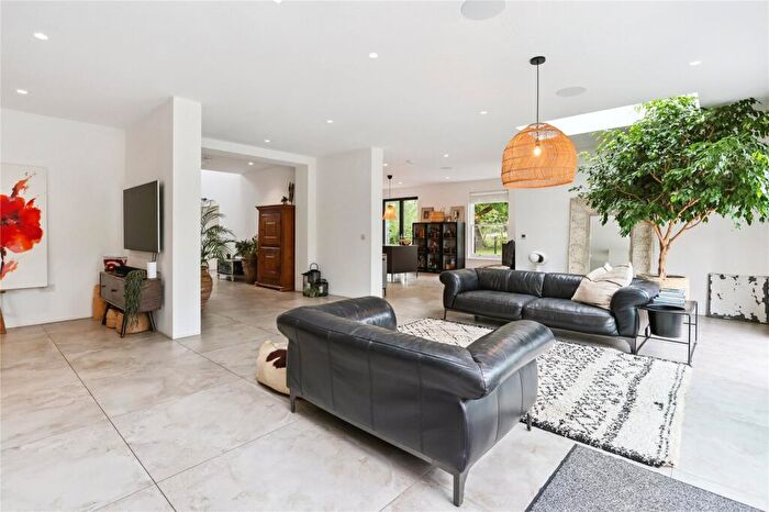 5 Bedroom Detached House To Rent In Burhill, Walton-on-Thames, Surrey, KT12