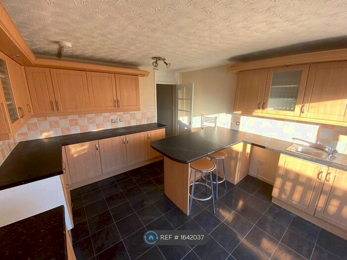 4 Bedroom End Of Terrace House To Rent In Cambusdoon Place, Kilwinning, KA13