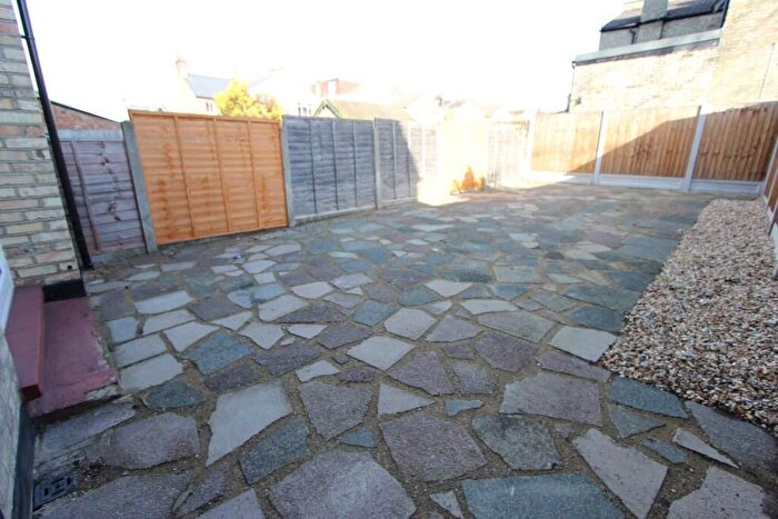 4 Bedroom Apartment To Rent In Warwick Road, London, N11