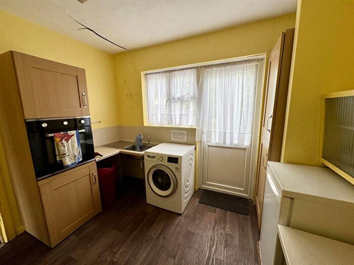 3 Bedroom Terraced House For Sale In Ockley Road, Croydon, CR0