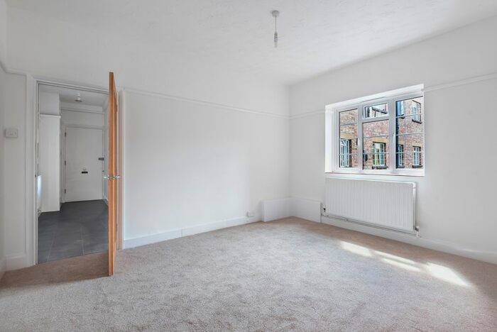 1 Bedroom Flat To Rent In Blackheath Hill, London, SE10