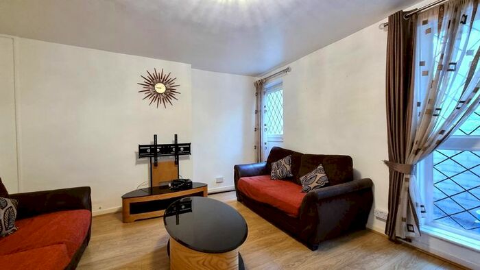 3 Bedroom Flat To Rent In Harrow Road, London, W2