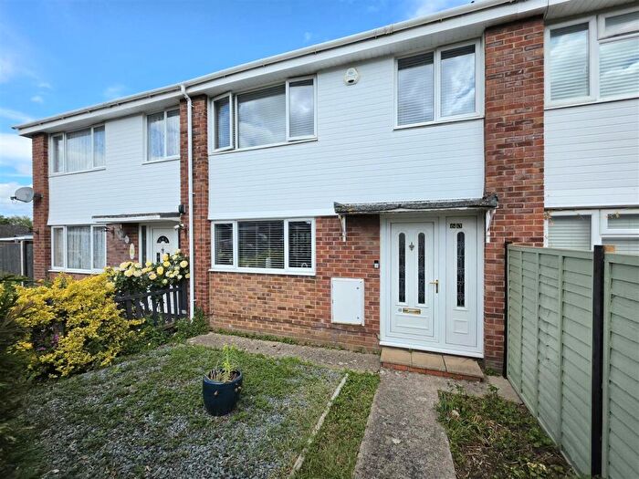 3 Bedroom Terraced House For Sale In Curlew Road, Abbeydale, Gloucester, GL4