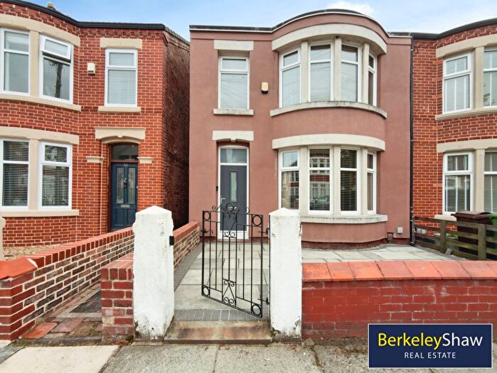 4 Bedroom Semi-Detached House For Sale In Kelvinside, Crosby, L23