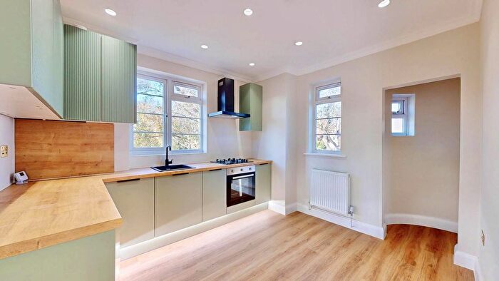 2 Bedroom Flat For Sale In Shepherds Hill, Highgate, N6