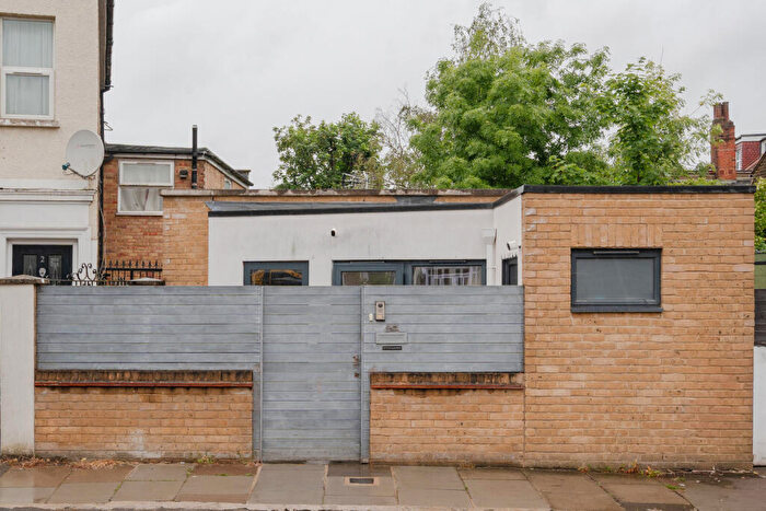 2 Bedroom Bungalow For Sale In Selborne Road, London, N22