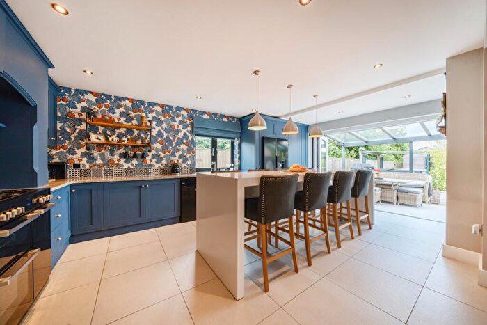 4 Bedroom Detached House For Sale In Swinbrook Road, Carterton, Oxfordshire, OX18