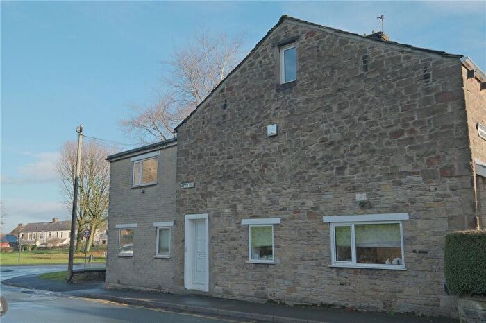 2 Bedroom Apartment To Rent In Skipton Road, Barnoldswick, Lancashire, BB18