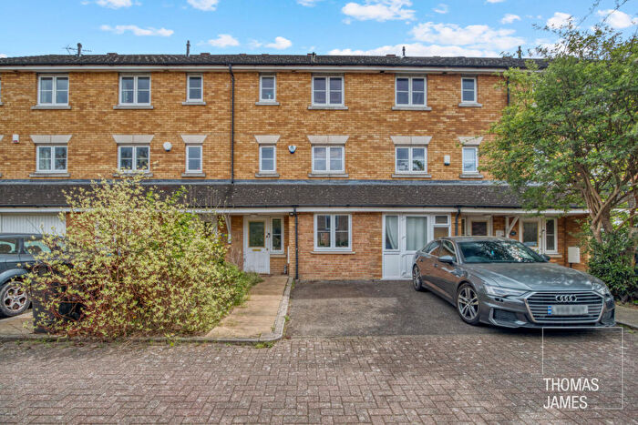 4 Bedroom Terraced House To Rent In Westminster Drive, London, N13