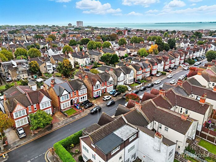 3 Bedroom Flat For Sale In Valkyrie Road, Westcliff-On-Sea, SS0