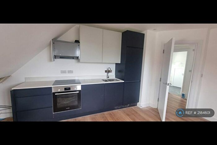 2 Bedroom Flat To Rent In London, London, NW4