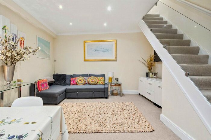 2 Bedroom Flat To Rent In Margravine Gardens, London, W6