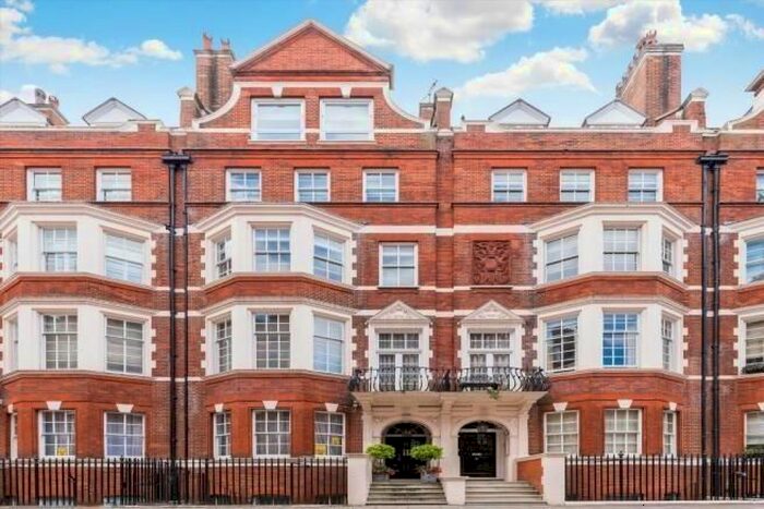 3 Bedroom Flat To Rent In Green Street, London, W1K